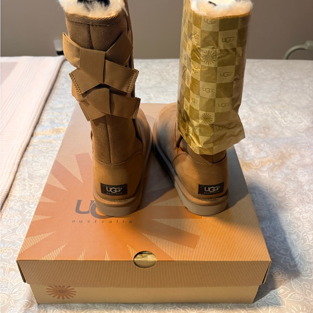 UGG Tan Suede Boots Sz 9 with bows Everleigh never worn